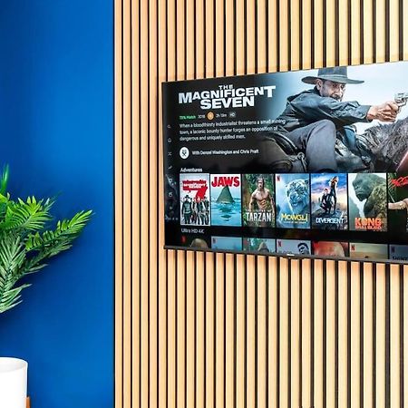 Top Floor City Centre Apartment - Sleeps 7 - 4 Beds - With Balcony And Parking - Smart Tv'S On Each Bedroom Wall - 5 Mins From Bullring, Selfridges, Moor Street Station - By Zena Stays Birmingham Kültér fotó