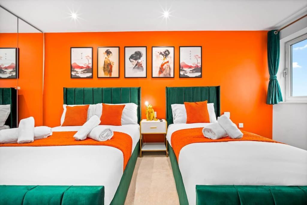 Top Floor City Centre Apartment - Sleeps 7 - 4 Beds - With Balcony And Parking - Smart Tv'S On Each Bedroom Wall - 5 Mins From Bullring, Selfridges, Moor Street Station - By Zena Stays Birmingham Kültér fotó