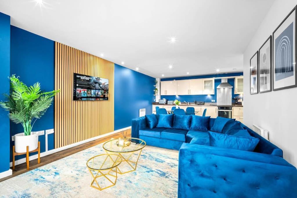Top Floor City Centre Apartment - Sleeps 7 - 4 Beds - With Balcony And Parking - Smart Tv'S On Each Bedroom Wall - 5 Mins From Bullring, Selfridges, Moor Street Station - By Zena Stays Birmingham Kültér fotó
